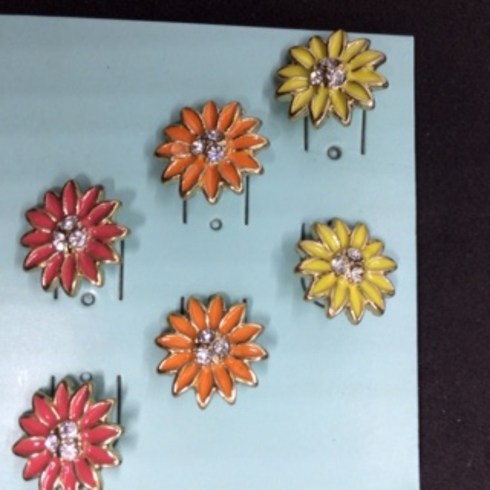 2/10 NWT 3 Pairs A bundle of Flowers!